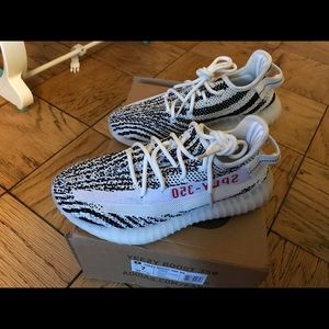 Yeezy 350 zebras